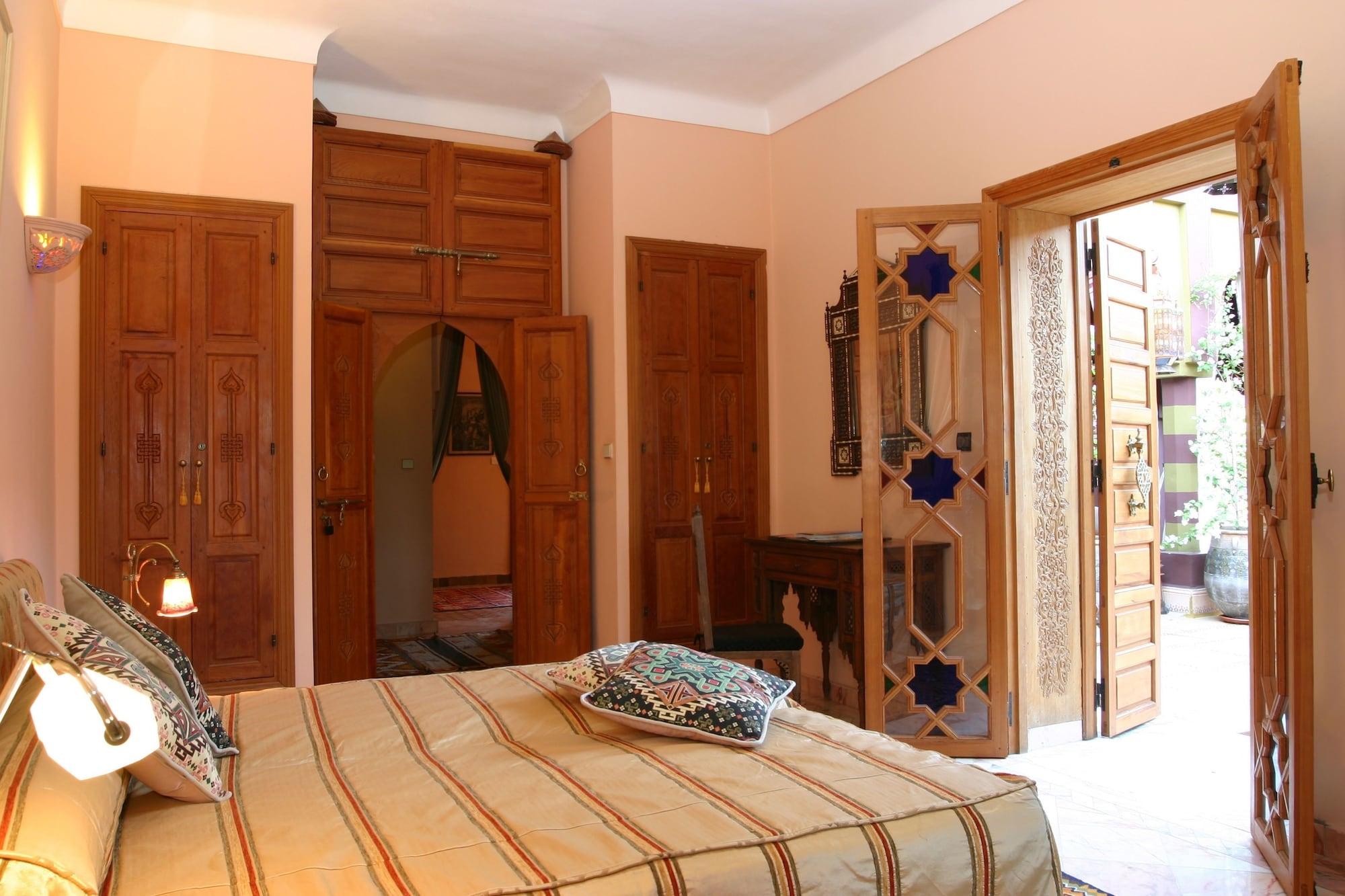 Dar Ayniwen Garden Hotel & Bird Zoo Marrakesh Exterior photo