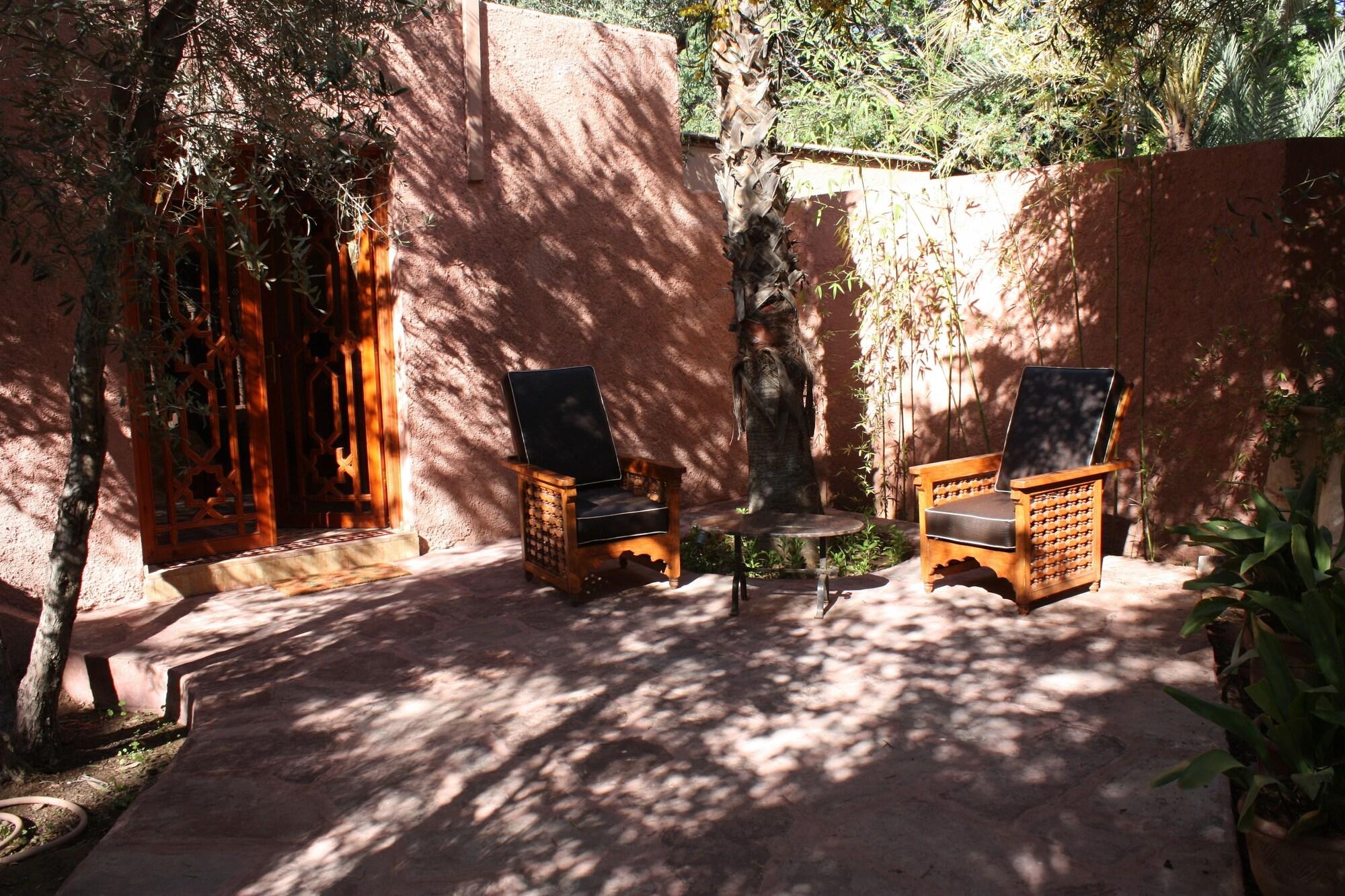 Dar Ayniwen Garden Hotel & Bird Zoo Marrakesh Exterior photo