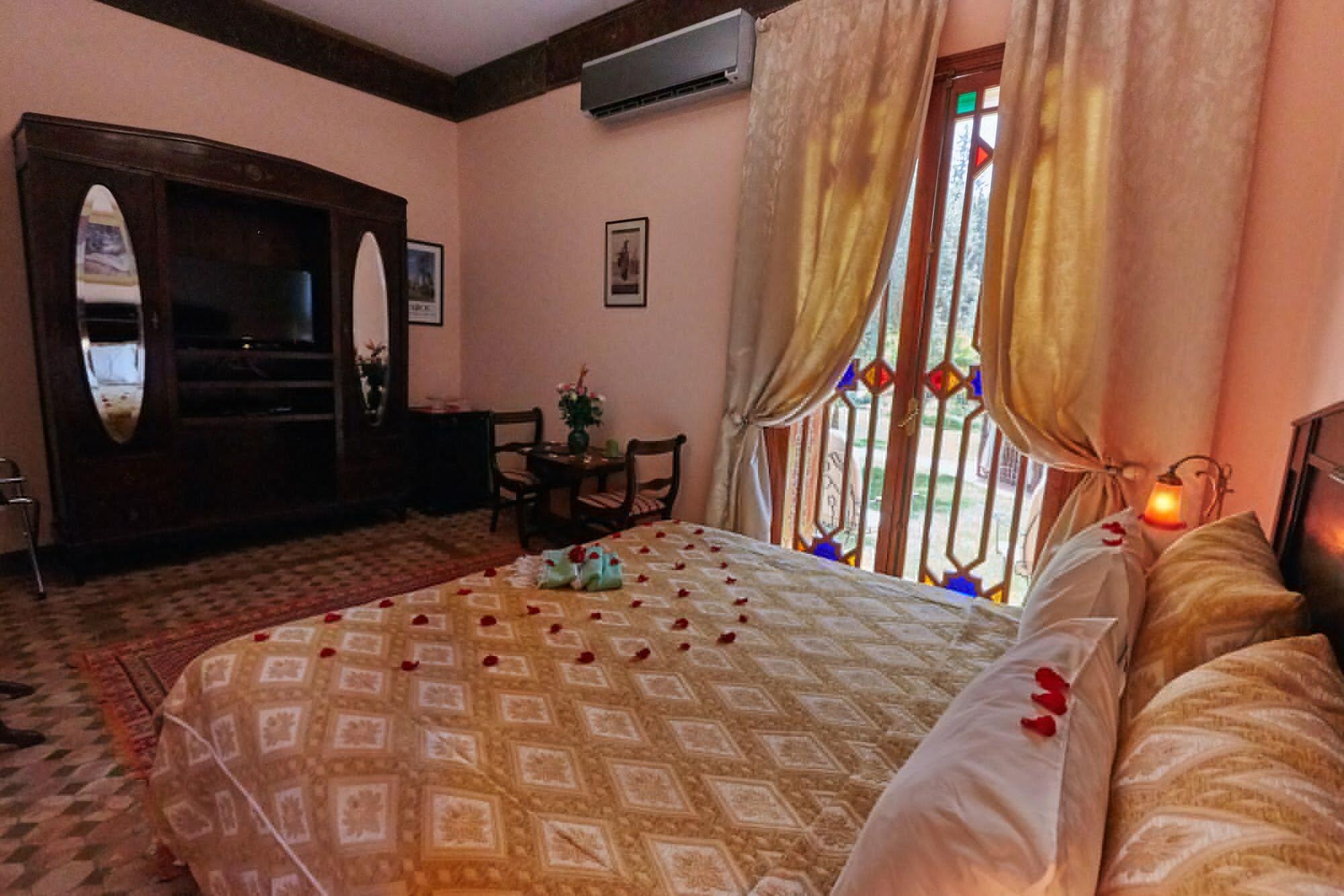 Dar Ayniwen Garden Hotel & Bird Zoo Marrakesh Exterior photo